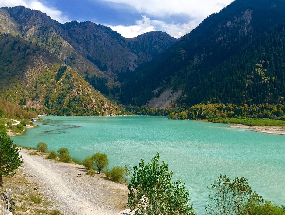 Turquoise waters among the mountains.